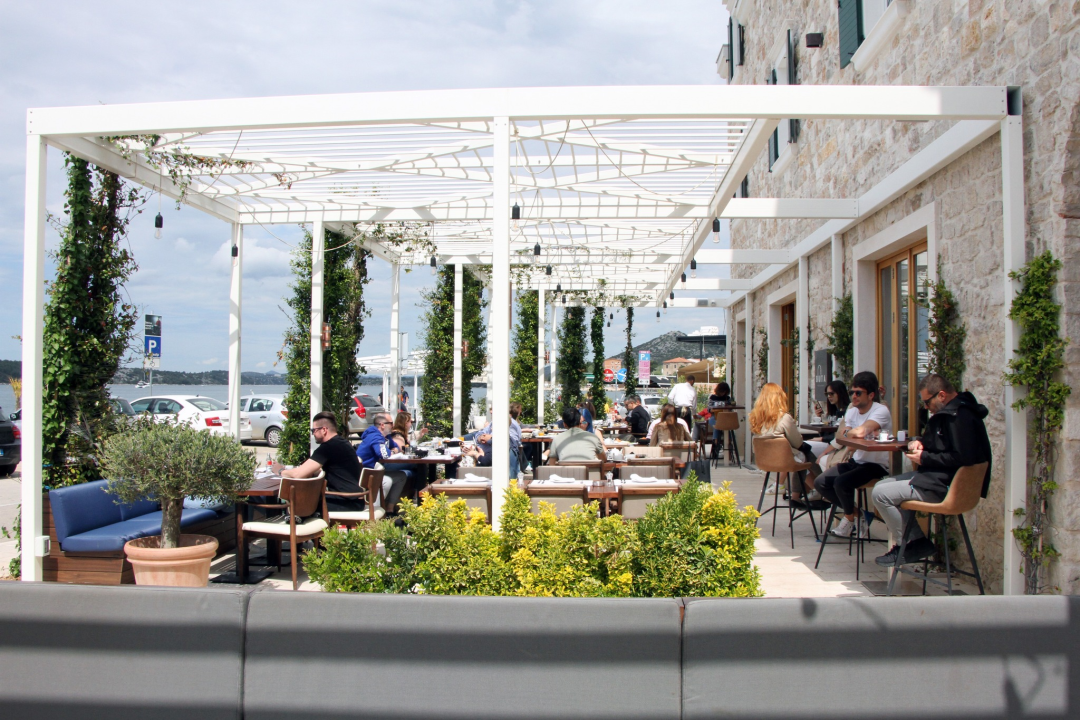 Uživajte u vrhunskoj vinskoj kapljici na 'Rose Flavor Fusionu' u Bute!  