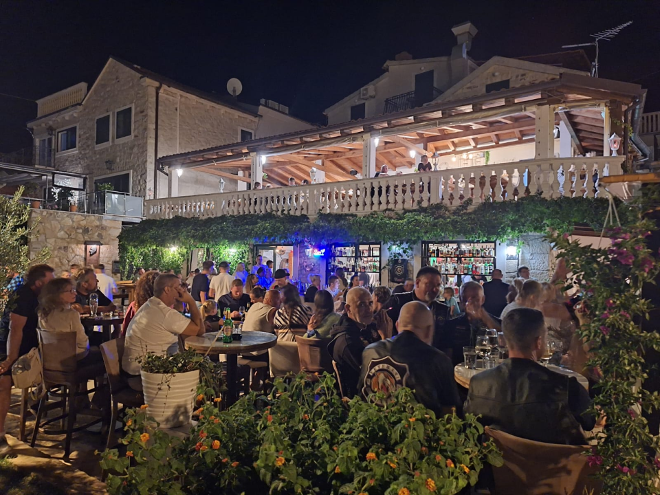 Rock'n'roll, finger food i kokteli: Stray Cat mjesto je koje morate posjetiti! 