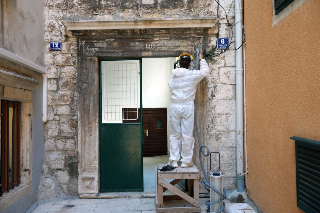 Društvo Juraj Dalmatinac obnavlja renesansno-barokni portal u Ulici don Krste Stošića