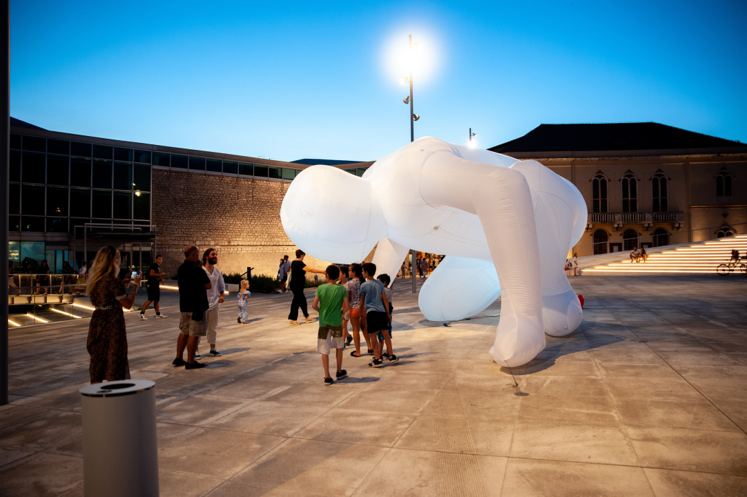 Svjetlosni i glazbeni spektakl: Večeras u Šibeniku 4 tenora, vatromet, instalacije...