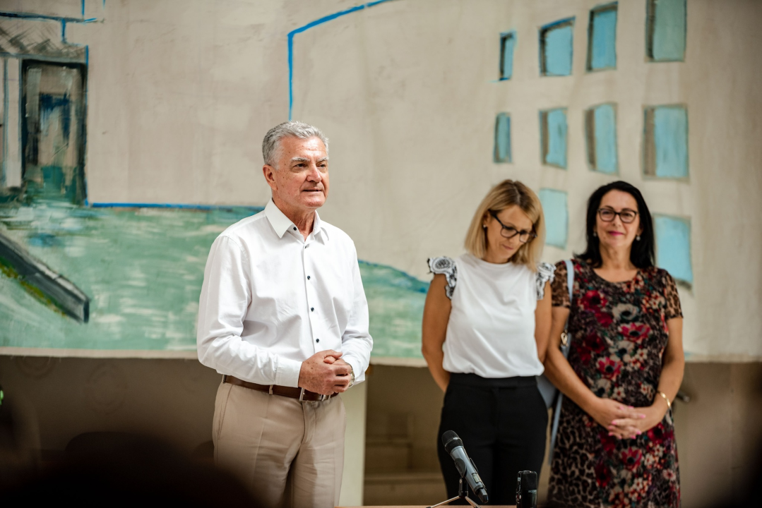 'Učionice 21. stoljeća' s gradonačelnikom dočekale prvašiće: 'Krenite hrabro u školske klupe'