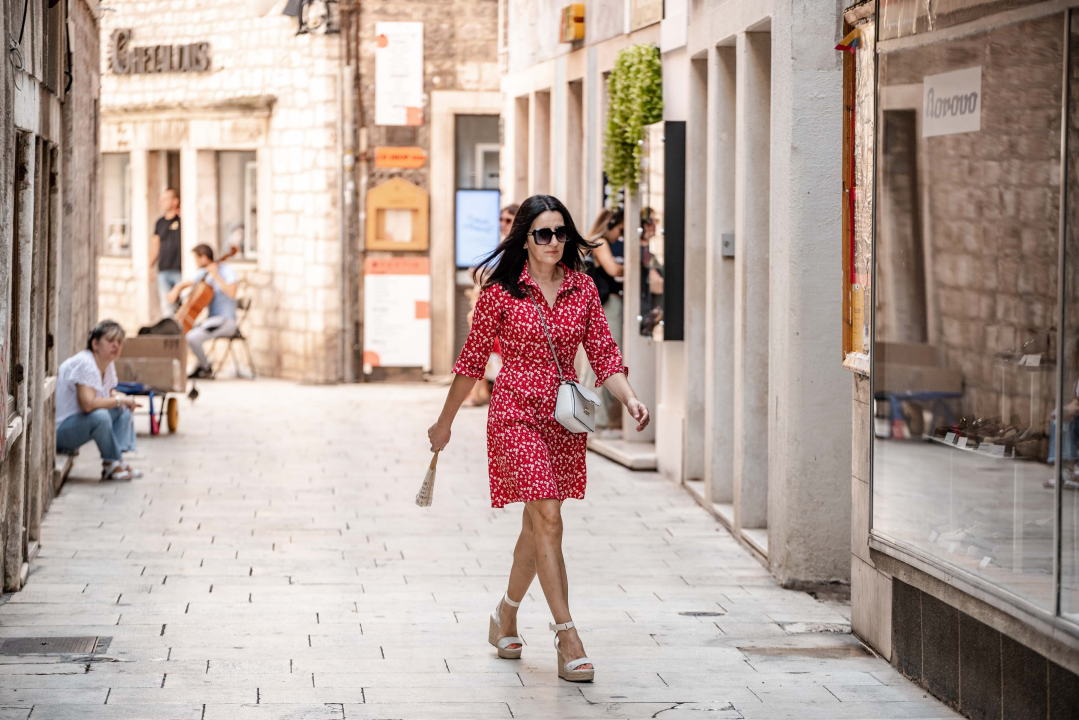 Kraljice modnog đira pokazale što nositi u toplom rujnu! 