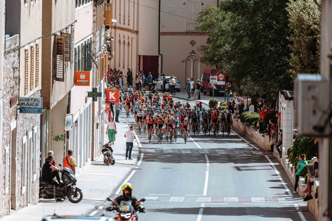 Preko 120 biciklista protutnjalo je kroz Šibenik: Slika odlazi na šest kontinenata i u 130 zemalja 