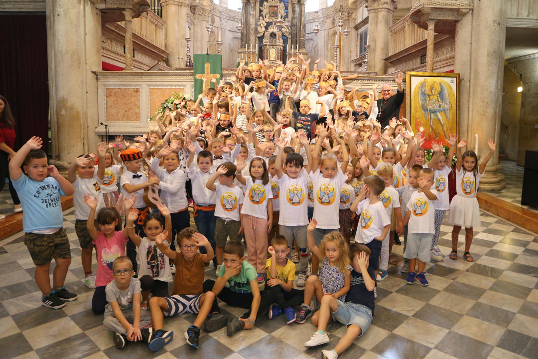 Mališani posjetili katedralu i susreli se s biskupom Rogićem