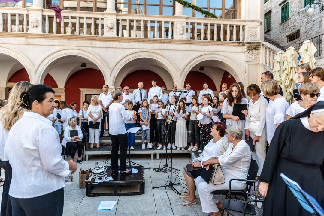 Misom i procesijom obilježen Dan grada i blagdan sv. Mihovila