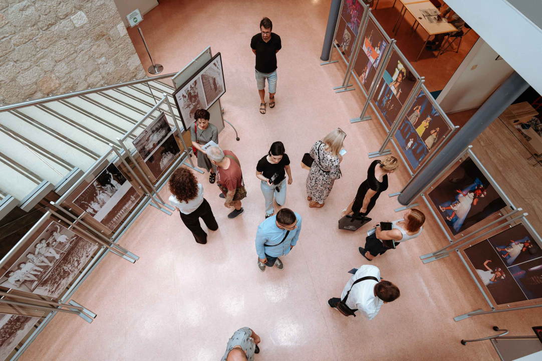 Svako dijete treba mir: U knjižnici predavanje o migrantima u lokalnoj zajednici i izložba ratnog MDF-a