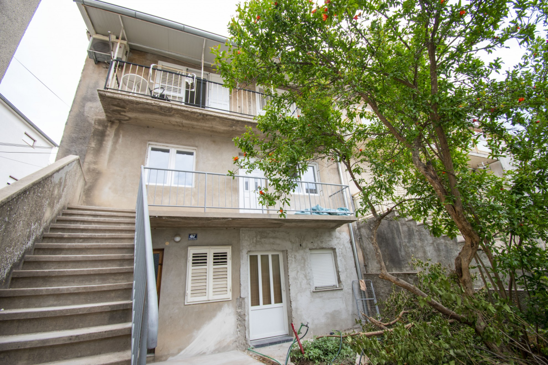 Ne propustite izvrsnu priliku za kupnju stana s parkingom u blizini centra! 