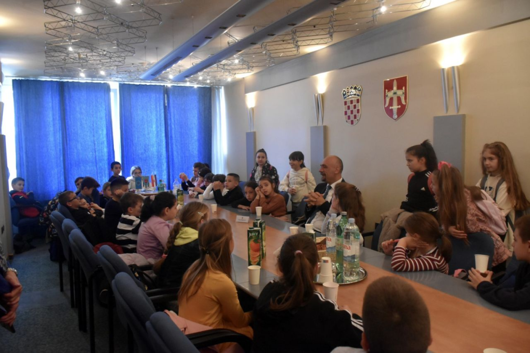 Školarci iz Knina posjetili župana