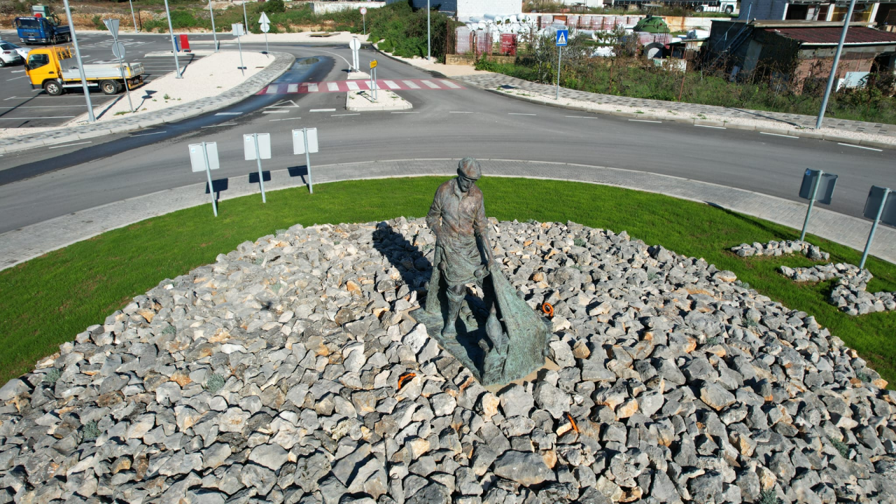 Tribunjci spomenikom odali počast ribaru i težaku