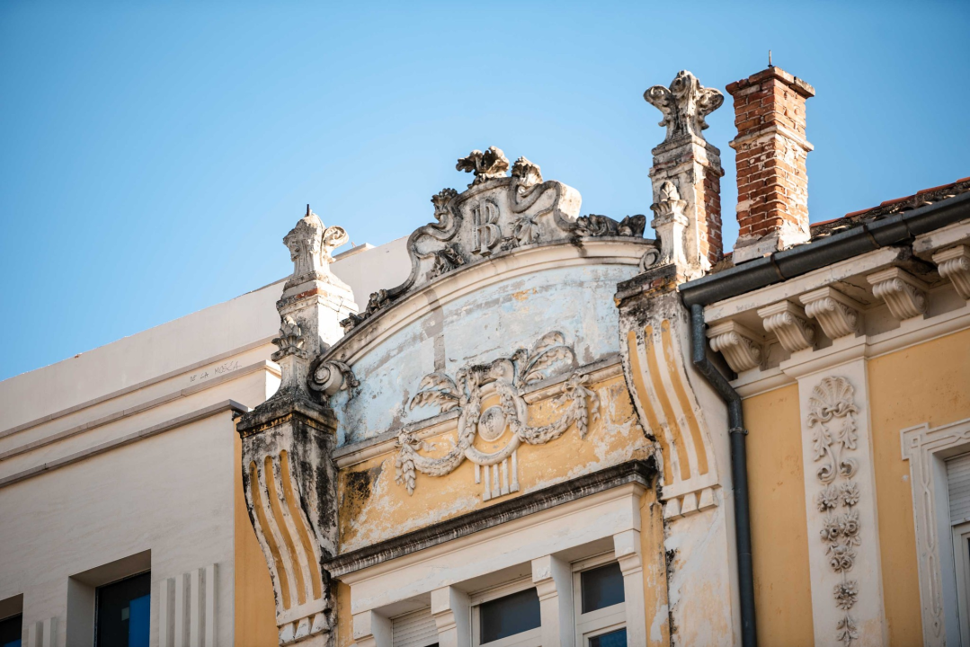 Palača Iljadica-Grbešić i dalje žudi za obnovom, župan Jelić: 'Ima veliki turistički potencijal, šteta je da se koristi za administraciju'