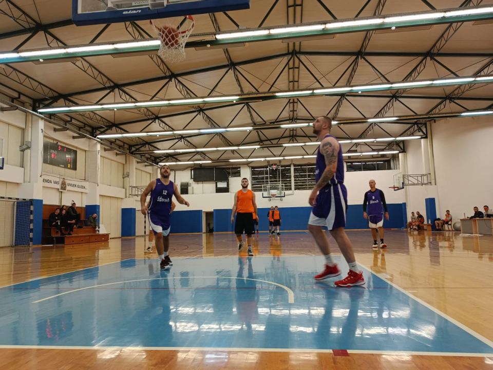 Šibenska rekreativna košarkaška liga: Branitelj naslova došao do prve pobjede, uz 118 postignutih poena