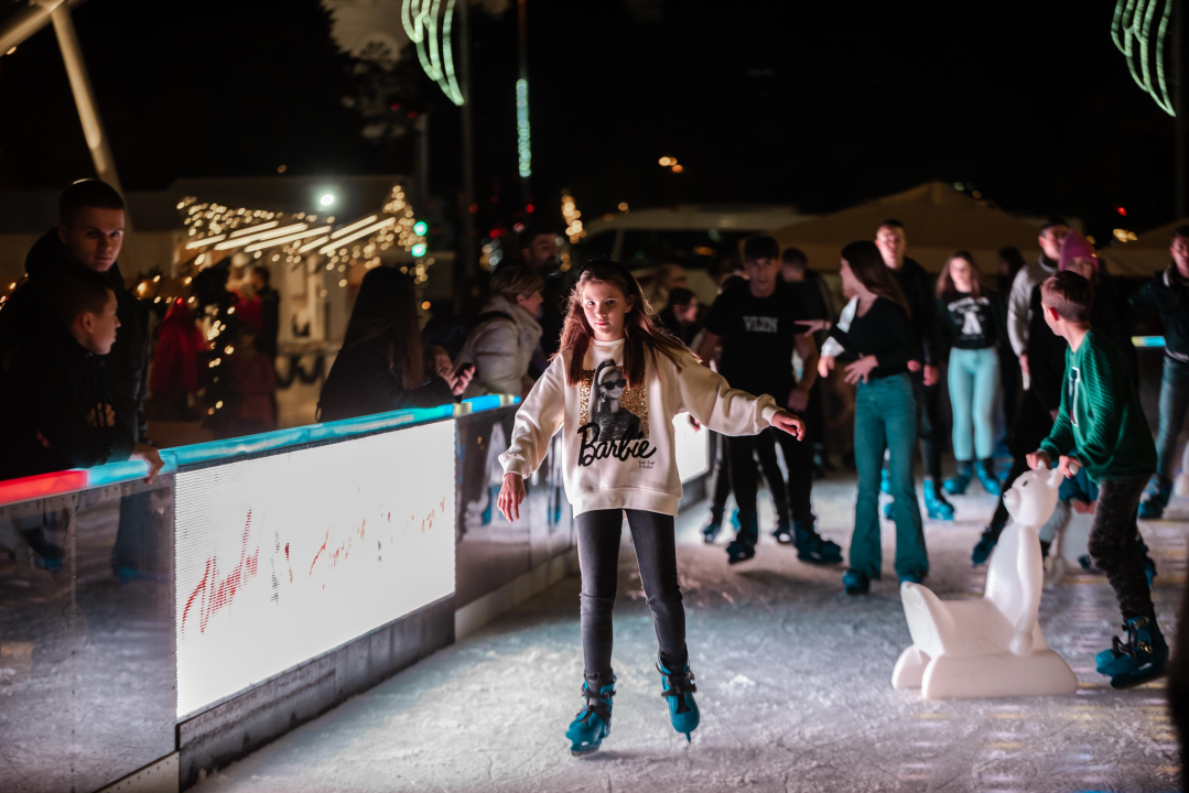 Šibenčani proklizali: Otvorena atraktivna ledena površina na Poljani 