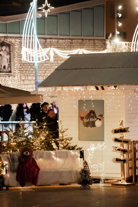 Šibenčani proklizali: Otvorena atraktivna ledena površina na Poljani 