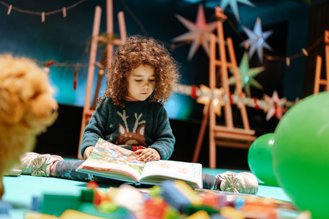 Arsenturica pun pogodak: Djeca uživala u radionicama i predstavi, a posjetio ih je i Djed Božićnjak