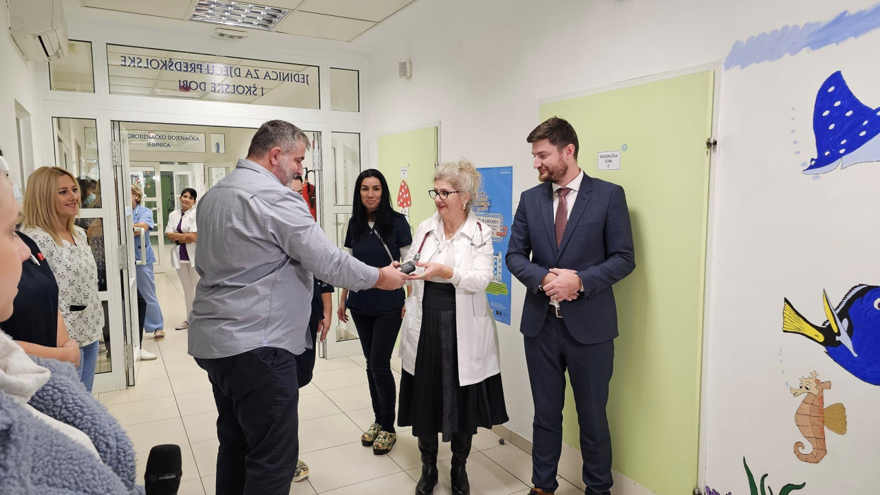 Šibenskoj bolnici doniran električni automobil za najmlađe pacijente: 'Ovo će im izmamiti osmijeh na lice'