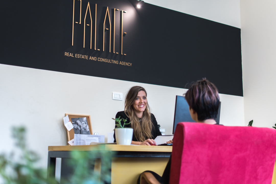 Prodaje se moderno opremljen stan na Brodarici u blizini mora! 