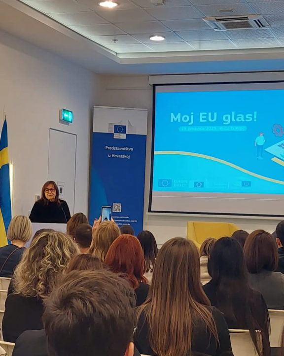 Šibenski gimnazijalci sudjelovali u raspravama u Kući Europe