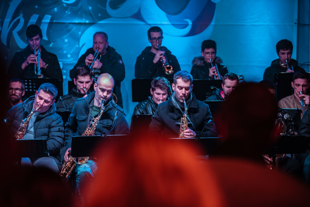 Big Band Šibenik sinoć razveselio publiku na Adventuri