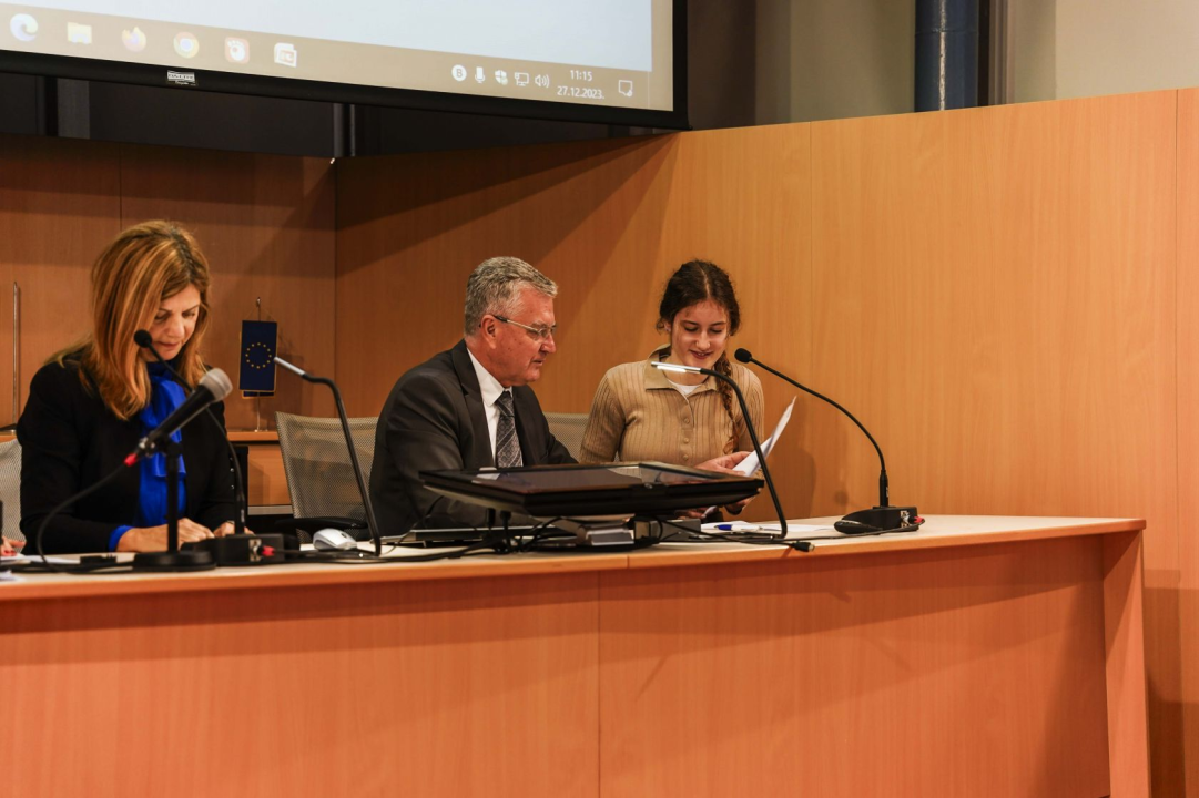 Šibenskim studentima dodijeljeni ugovori o stipendiranju: 'Želimo vam da se nakon studija većina vas vrati u Šibenik'