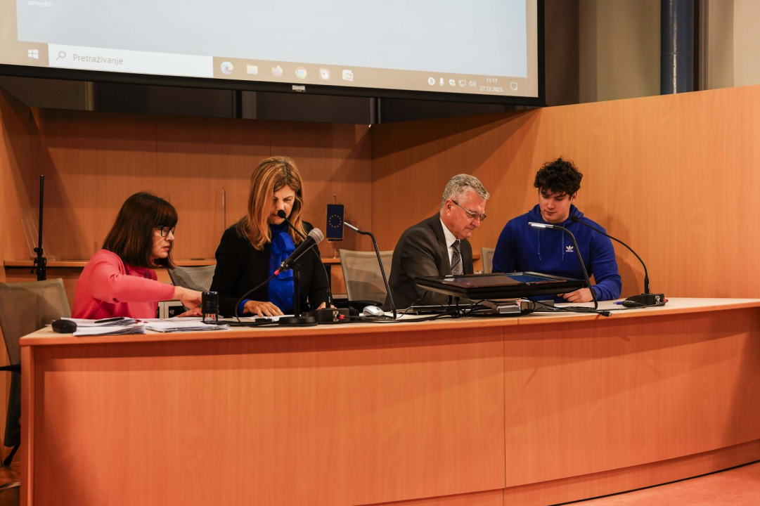 Šibenskim studentima dodijeljeni ugovori o stipendiranju: 'Želimo vam da se nakon studija većina vas vrati u Šibenik'