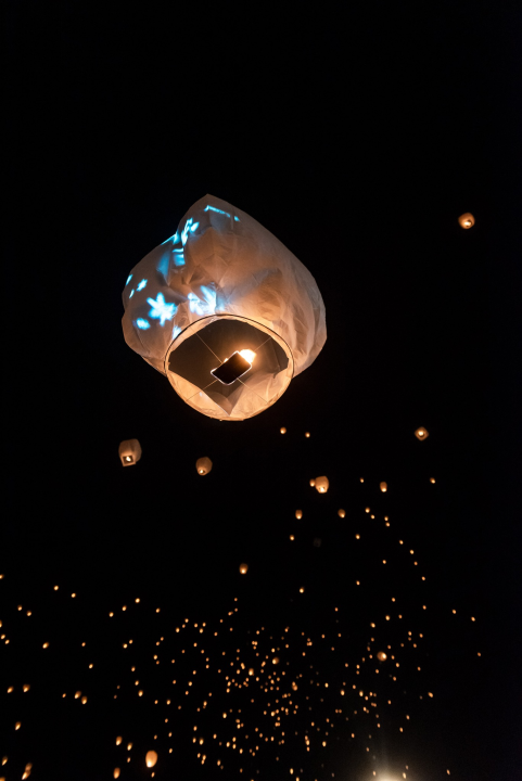 Lampioni  dobrih želja obasjali nebo iznad Šibenika