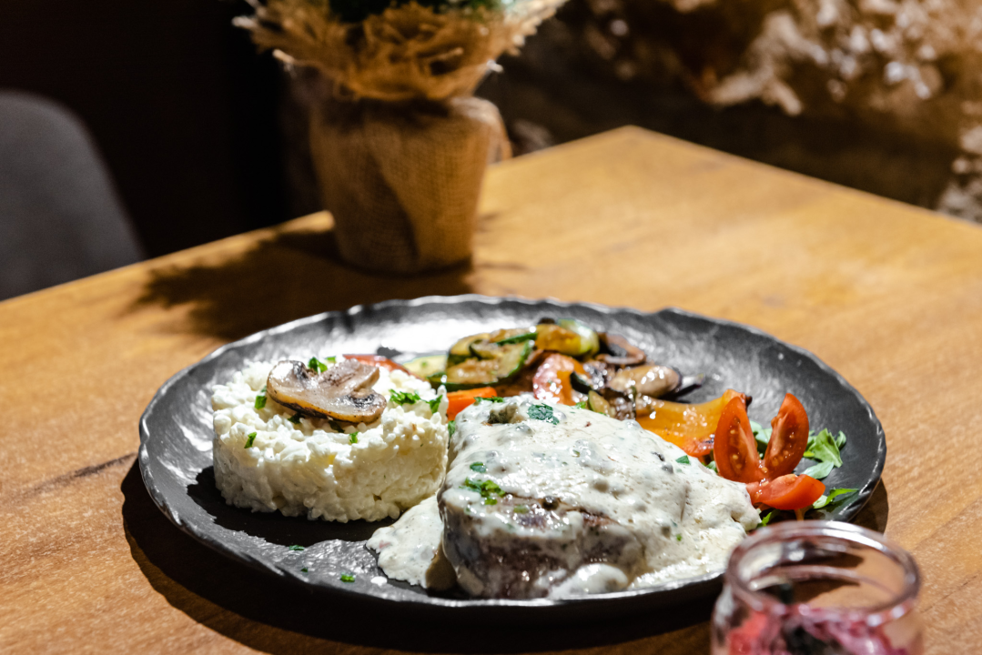 Provedite nezaboravne trenutke uz ukusne delicije u konobi Brošćica!