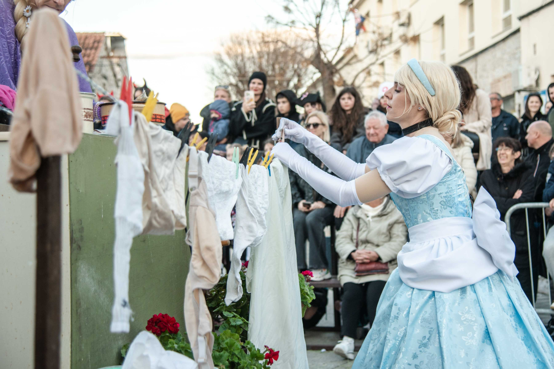 FOTOGALERIJA (1) Aleksandra Prijović nastupila u Murteru, tamo zabrana nije bilo