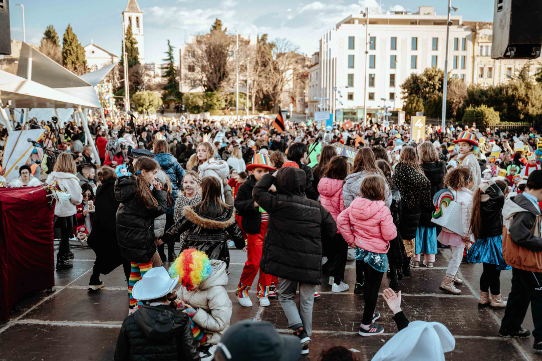 Maškarana povorka prošla kroz grad (2. dio): Najbolja maska Lego, najprovokativnija Oko sokolovo   