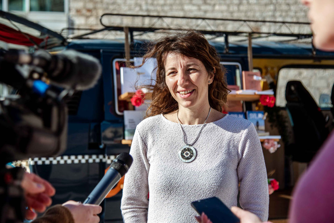 Posjetite Bookmobile ispred šibenske knjižnice: Prepun je ljubavnih romana i prigodnih priča
