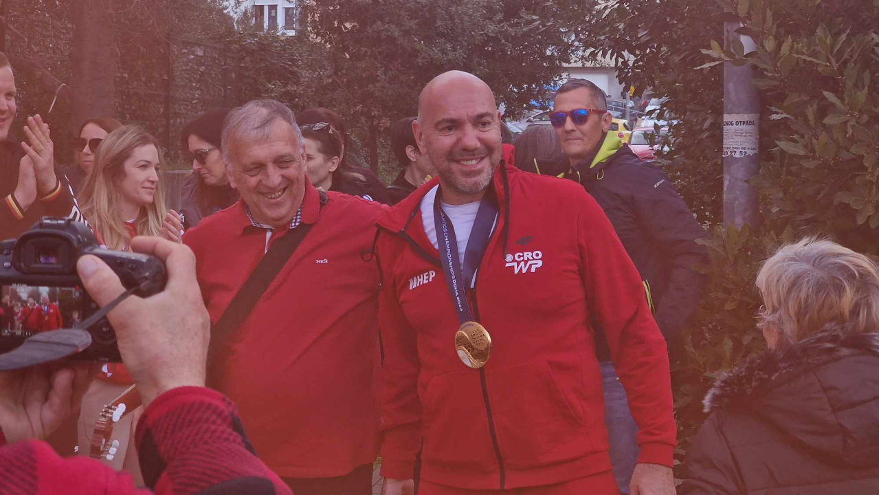 Ivica Tucak ostao bez teksta: Susjedi  na Šubićevcu pripremili mu doček kojem se nije nadao, ali se oduševio