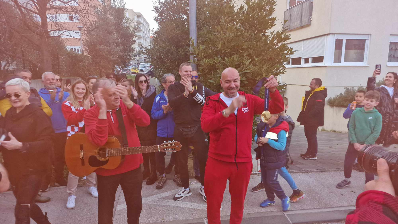 Ivica Tucak ostao bez teksta: Susjedi  na Šubićevcu pripremili mu doček kojem se nije nadao, ali se oduševio