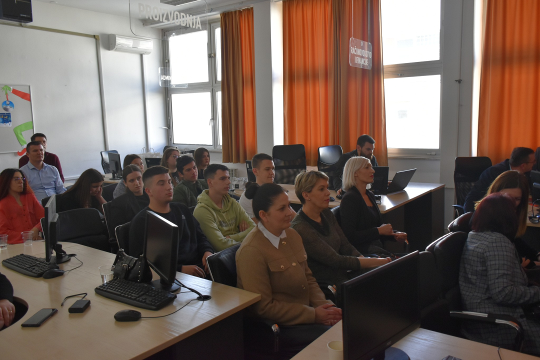 U kninskoj srednjoj školi održano regionalno natjecanje Poslovni izazov 2024. za regiju Jug