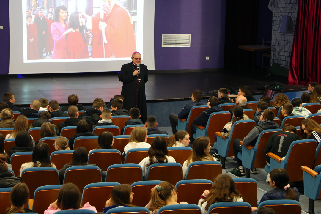 Održan susret krizmanika Šibenske biskupije 