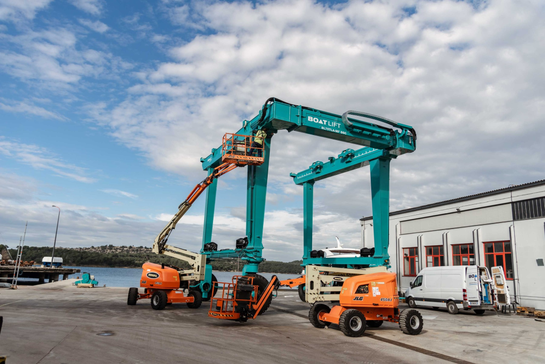 U tijeku je montaža novog travellifta kapaciteta 75 tona u Iskra brodogradilištu!