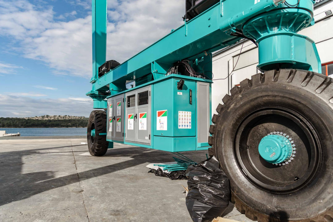 U tijeku je montaža novog travellifta kapaciteta 75 tona u Iskra brodogradilištu!