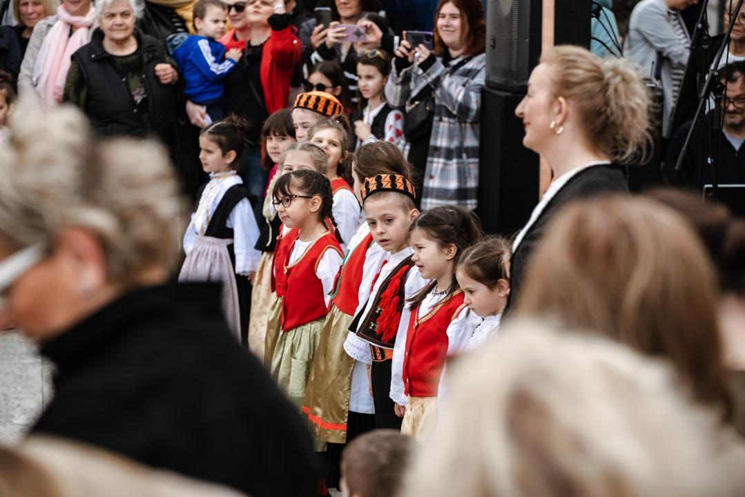 Uskrsni doručak i ove godine privukao brojne Šibenčane, fritaja 'planula' u nekoliko minuta