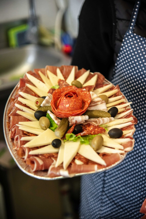 Hit u Delikatesama Petrović su suhomesnate plate: Za njih je zaslužna Slavonka Ljiljana  