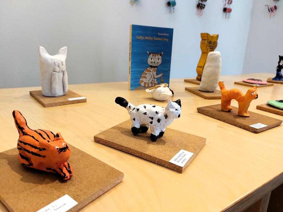 Na Zlarinu otvorena izložba likovnih i literarnih radova s natječaja Mačke