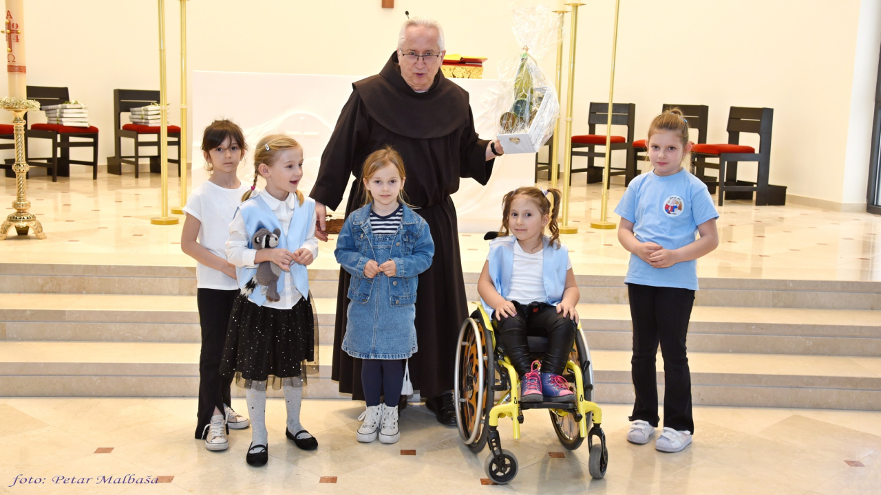 Dječji zborovi Šibenske biskupije sudjelovali na smotri u Brnazama