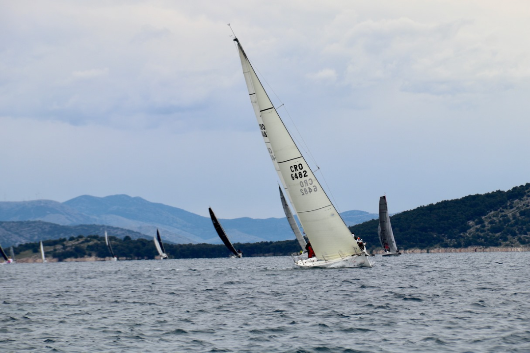 Prvi dan 20. Zlarinske regate krstaša: Damir Desabota i Mr. J iz JK Val treći u klasi ORC 2