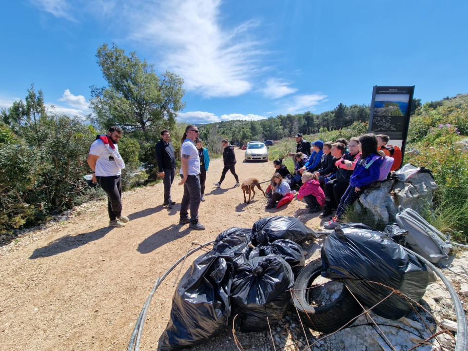 U sklopu projekta 'Rezolucija Zemlja' održana akcija čišćenja poluotoka Oštrice 
