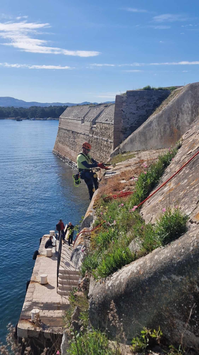 Tvrđava sv. Nikole se priprema za sezonu: Njene zidine očišćene od raslinja, trave... 