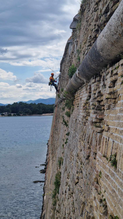 Tvrđava sv. Nikole se priprema za sezonu: Njene zidine očišćene od raslinja, trave... 