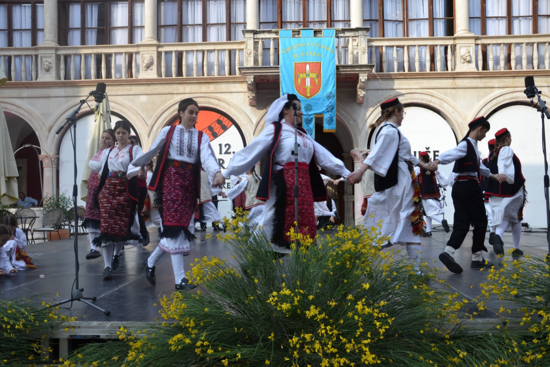 Za tjedan dana mimohod 300 folkloraša po Šibeniku pa smotra u kazalištu