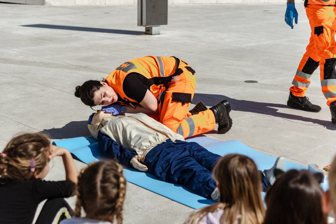 Nacionalni dan hitne službe: Na Poljani prikazali kako se obavlja rana defibrilacija 