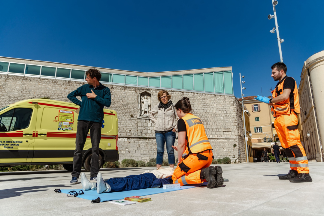 Nacionalni dan hitne službe: Na Poljani prikazali kako se obavlja rana defibrilacija 