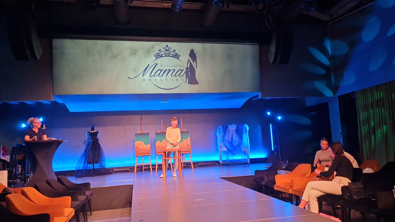 U Šibeniku se bira najljepša mama Hrvatske, a natjecateljice će pokazati kako plešu s vatrom i heklaju