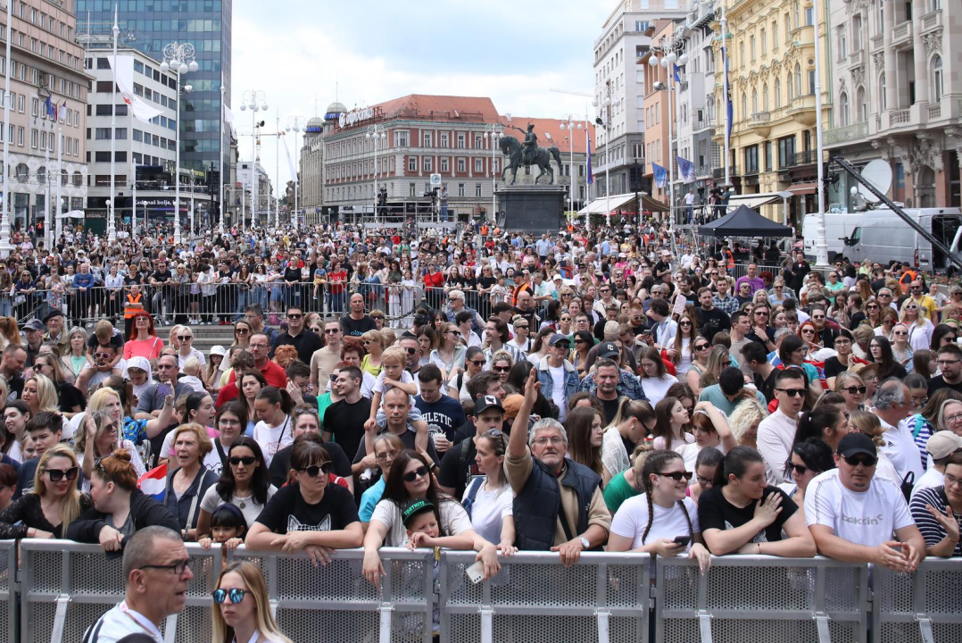 Tisuće ljudi na dočeku 'pobjednika publike': 'Mi smo klinci koji su sve napravili sami' 