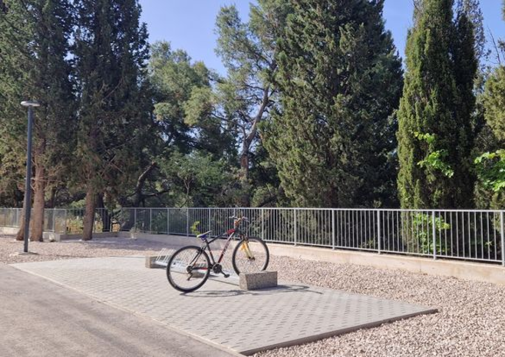 Studentski centar Šibenik postavio parking za bicikle na Palacinu