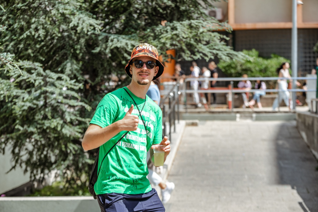 Šibenski maturanti opraštaju se od škole: Slave uz domaće hitove, a budućnost vide vani